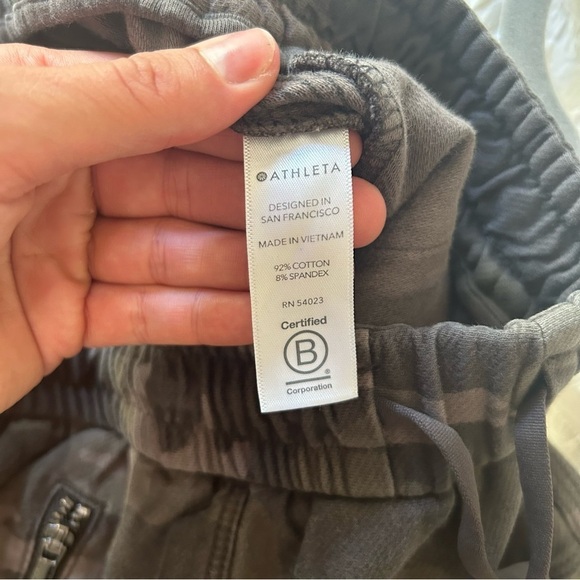 Athleta Farallon Loose Camo Elastic Waist Size 2 Camo Print - Picture 8 of 9